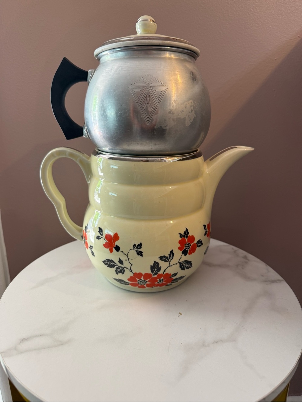 Vintage Hall 1940’s Red Poppy Drip-o-layout Coffee Maker